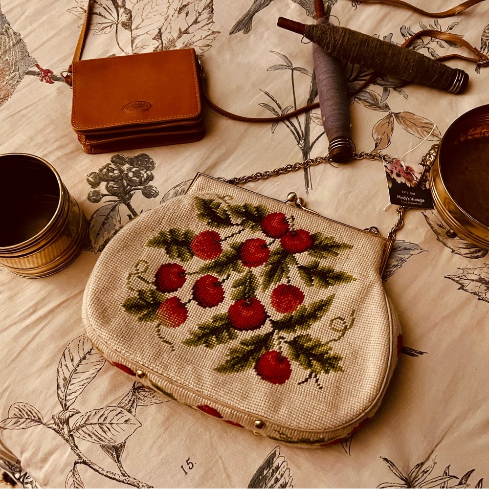 Embroidered Floral Chain Strap Bag